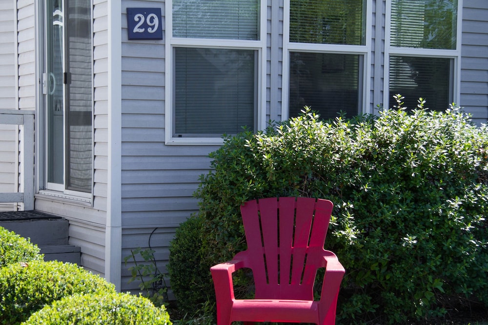 Arden Acres Executive Suites and Cottages - photo 32