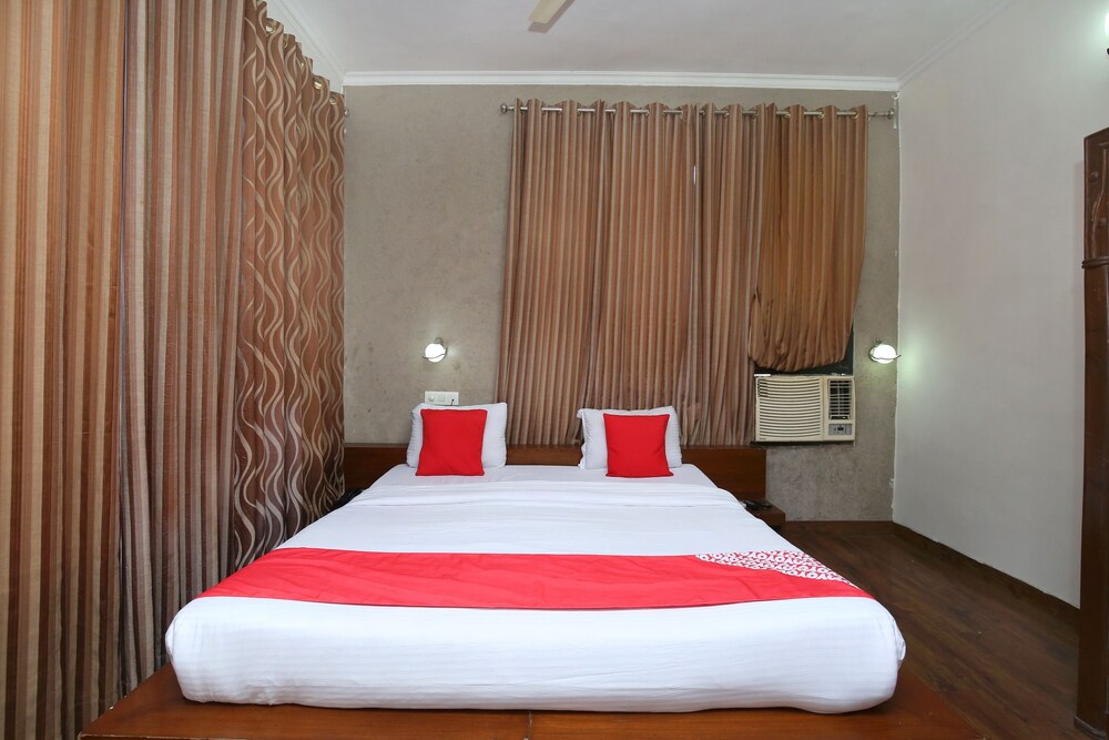 Oyo 23580 Hotel The Grand in Nalagarh, India
