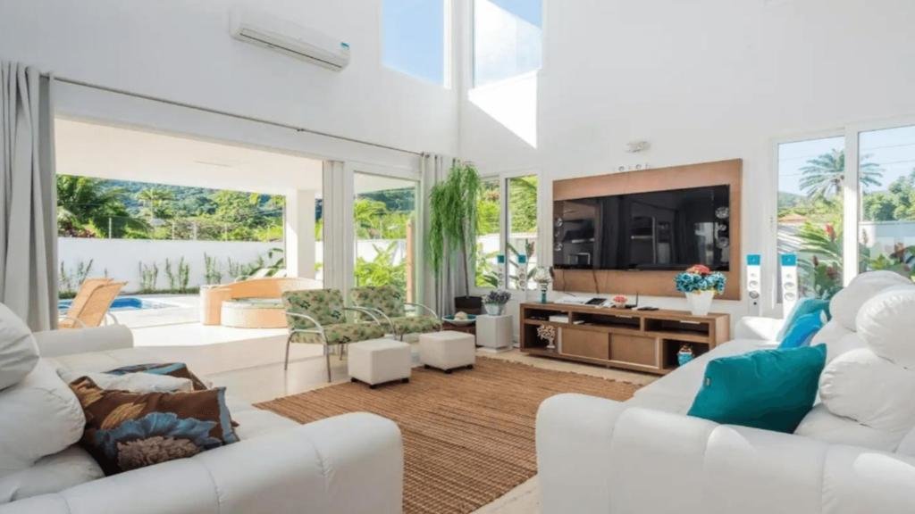 Casa de alto padrão com 5 suítes a 50m praia de Barequeçaba — 4-Star Luxury Hotel in Sao Sebastiao, Brasil
