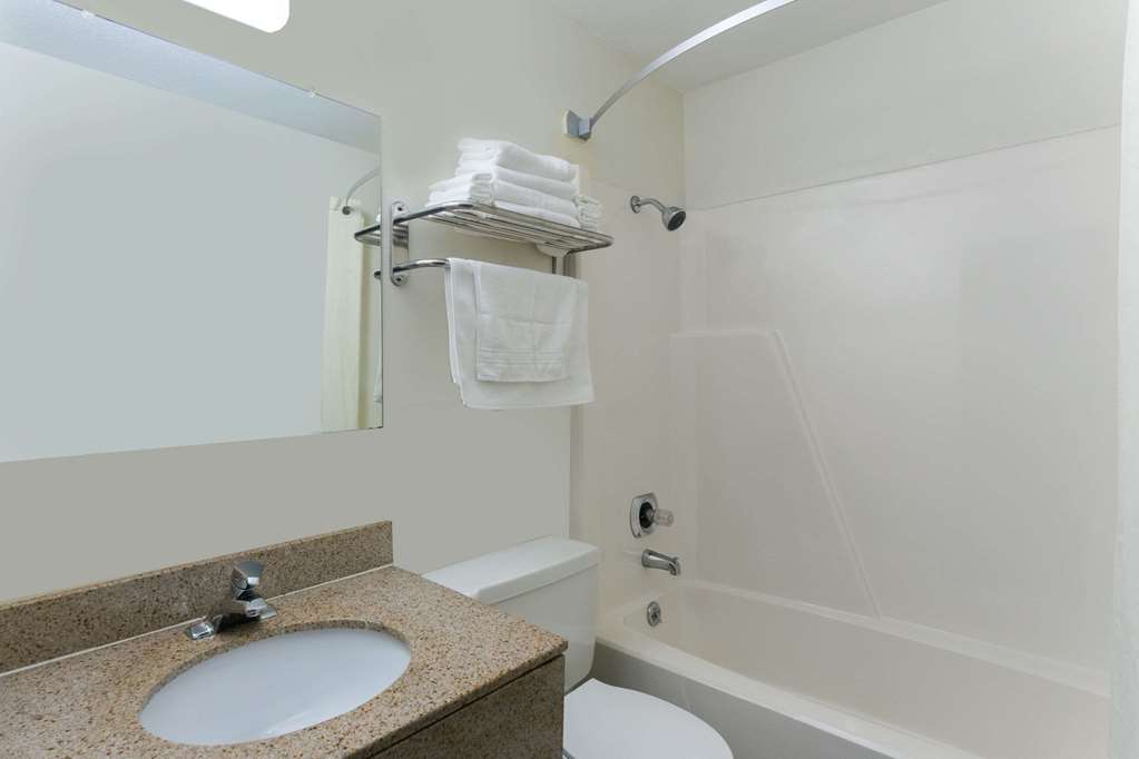 Super 8 by Wyndham Wisconsin Dells - photo 11
