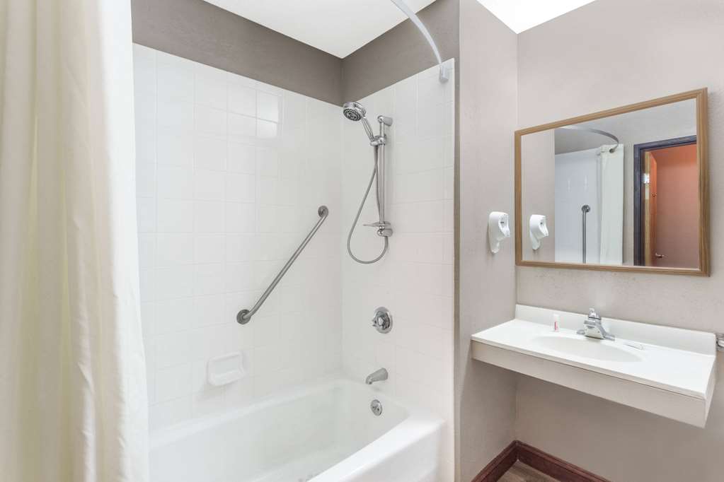 Super 8 by Wyndham Kenosha Pleasant Prairie - photo 6