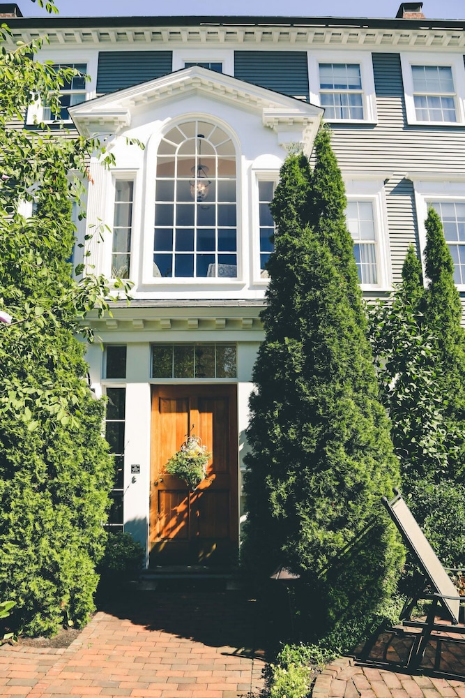 Compass Rose Inn — 4-Star Luxury Hotel in Newburyport, United States