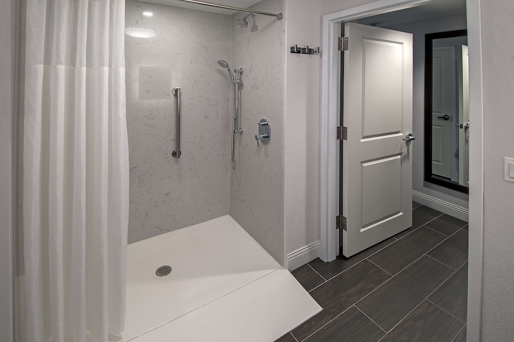 Hampton Inn & Suites Fairfield - photo 47