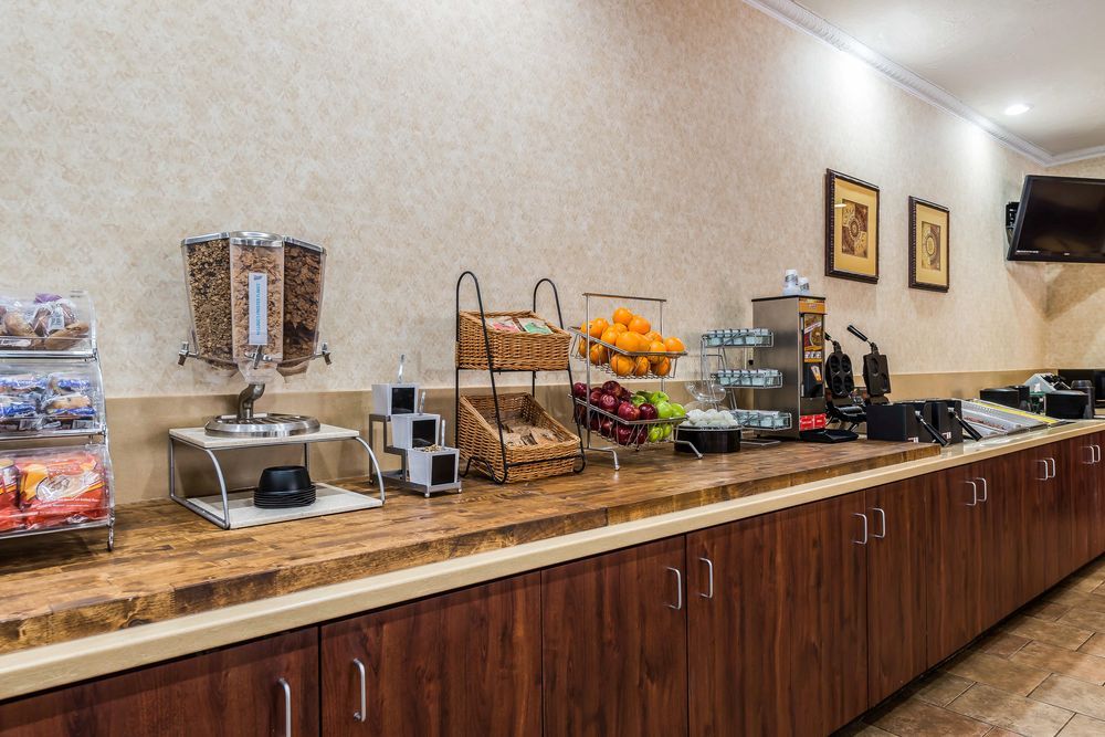 Quality Suites Downtown Colorado Springs - photo 26