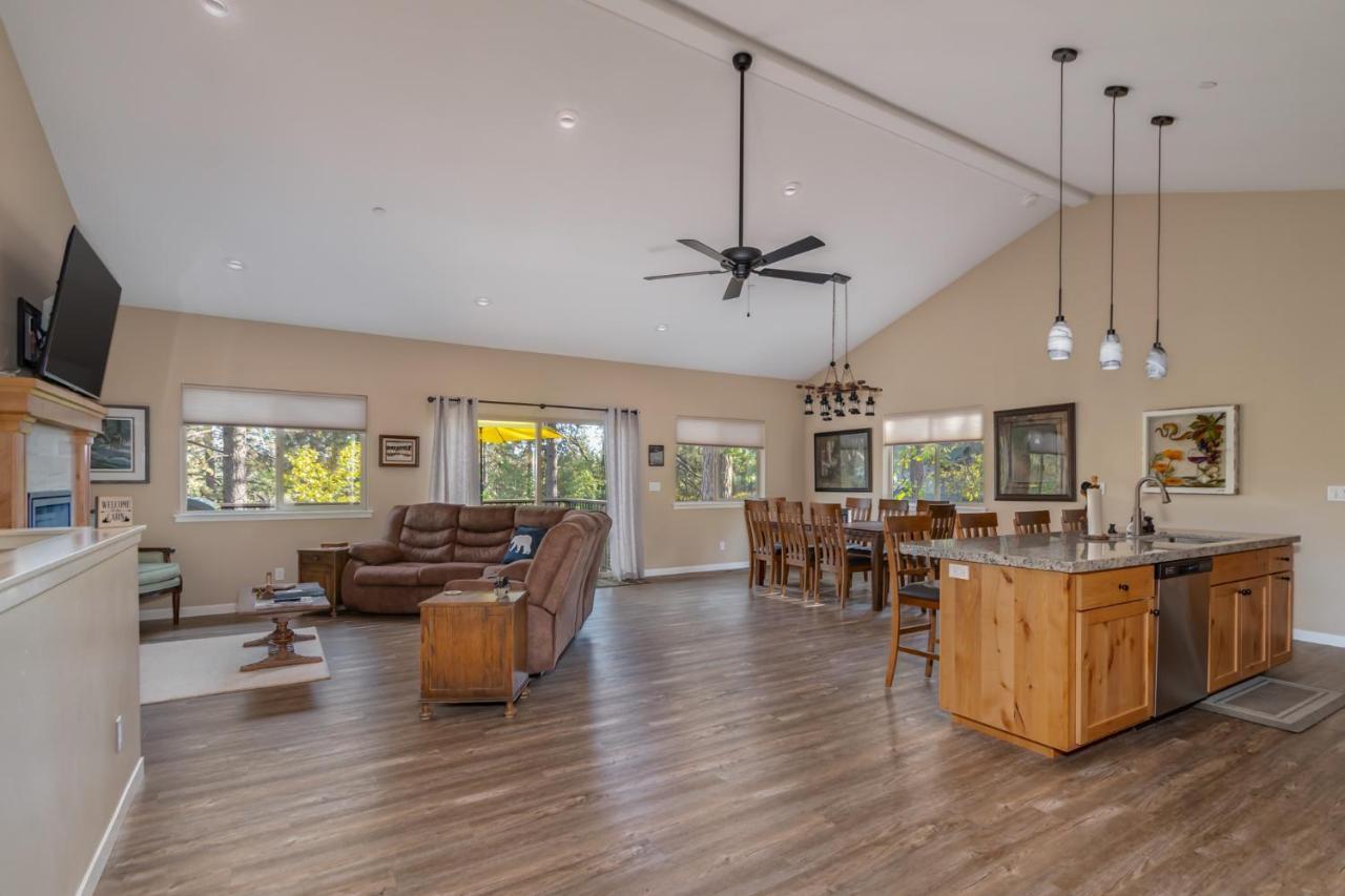 Bronco Bears Hideaway in Arnold, United States