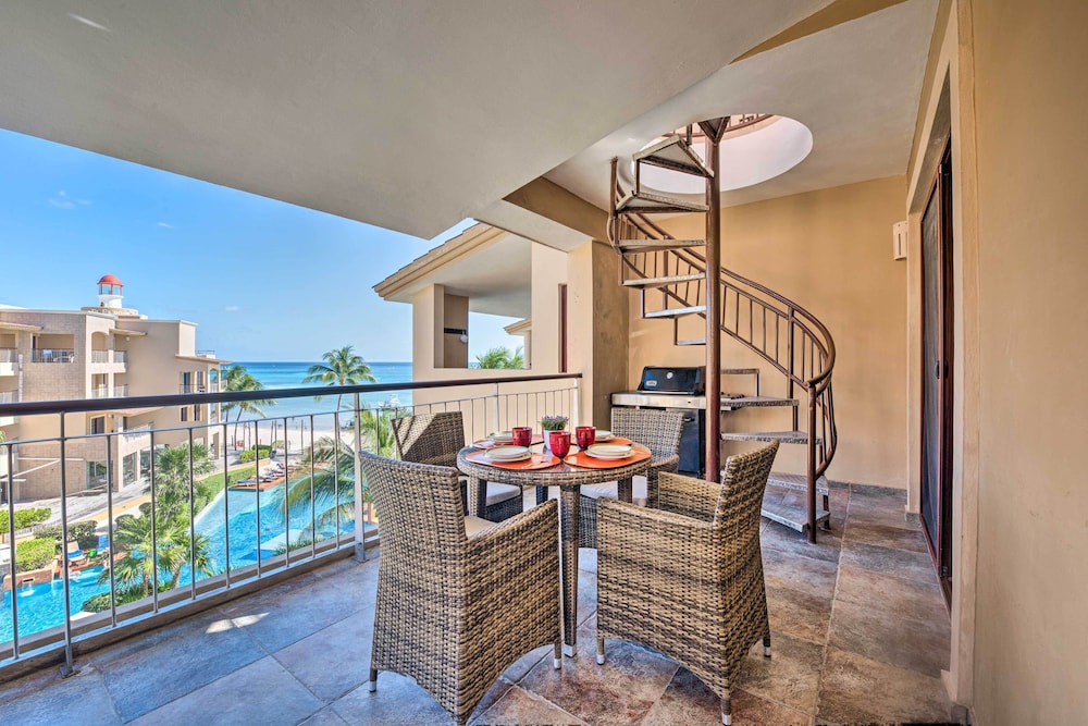 Playa del Carmen Beachfront Condo with Pool Access — 4-Star Luxury Hotel in Playa Del Carmen, Mexico