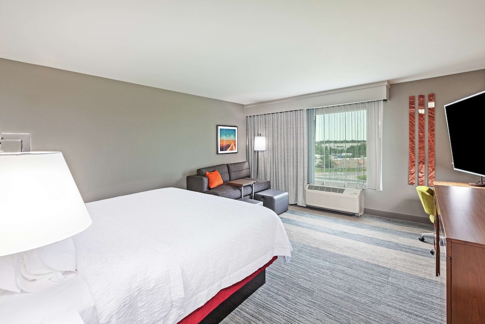 Hampton Inn Gardner Conference Center - photo 5