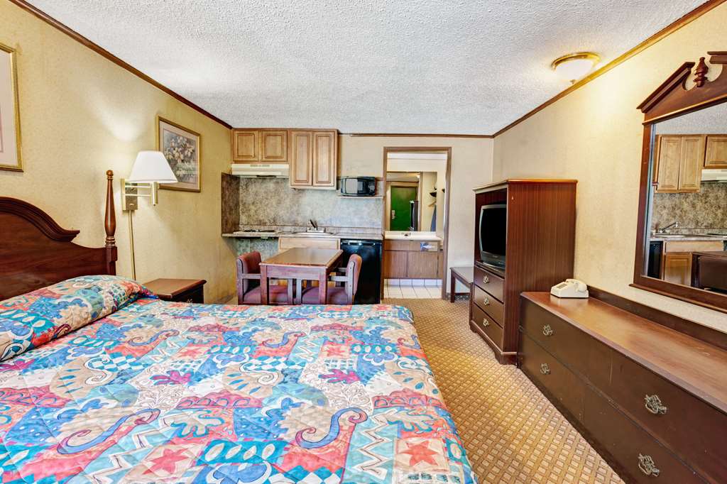 Knights Inn Sterling Heights - photo 7