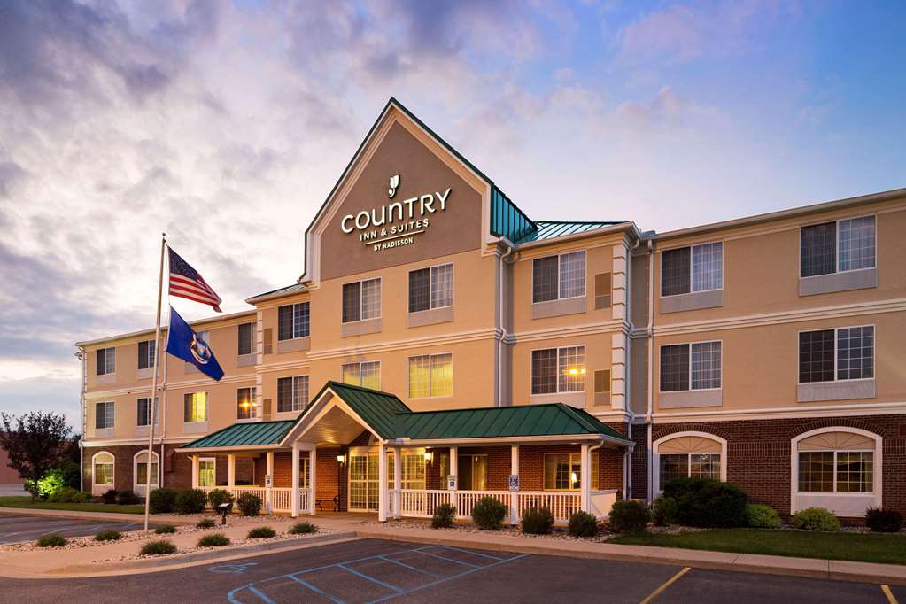 Country Inn & Suites by Radisson Big Rapids MI - featured photo