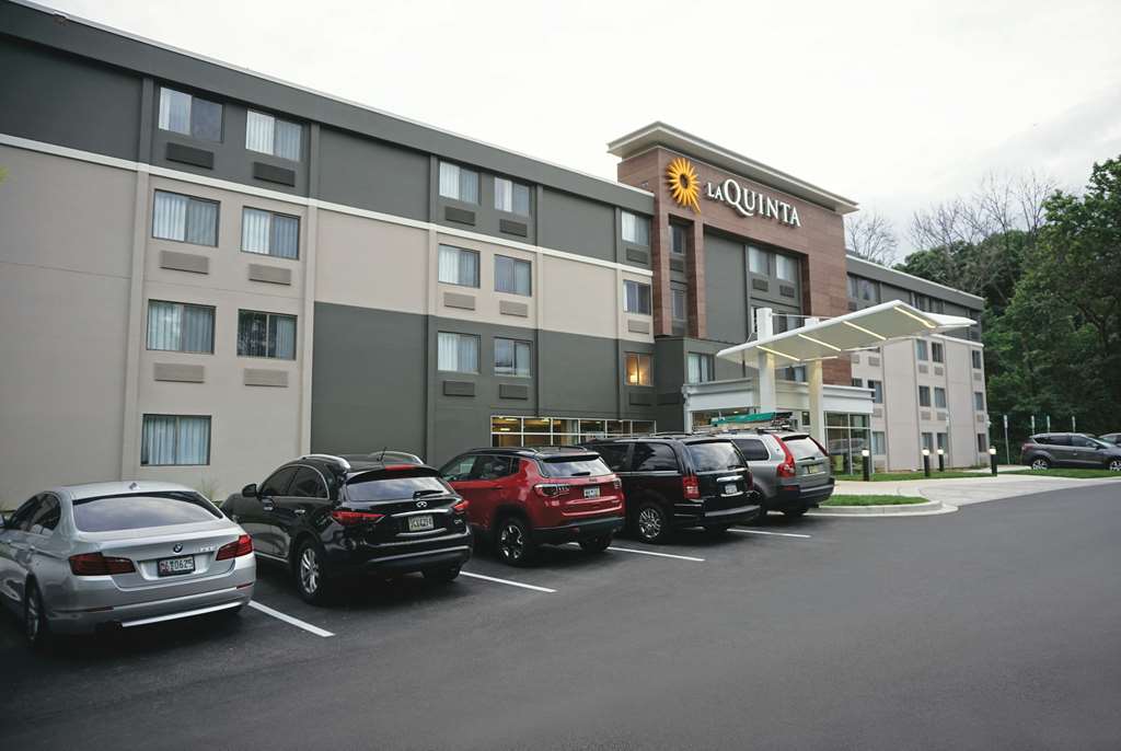 La Quinta Inn & Suites by Wyndham Columbia Fort Meade - photo 2
