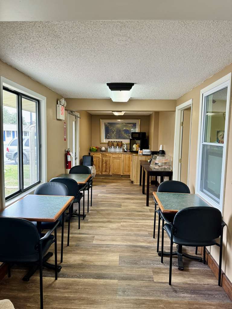 Knights Inn Bridgeport Frankenmuth - photo 23