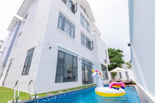 Palm Villa 10 Near Beach — 5-Star Luxury Hotel in Vung Tau, Vietnam
