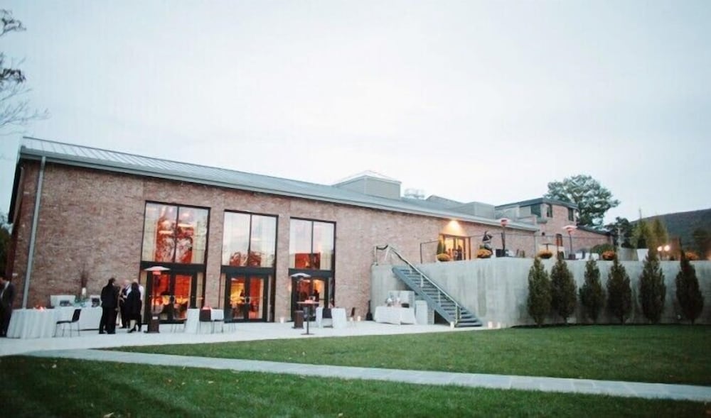 The Roundhouse - carbon neutral hotel in Beacon