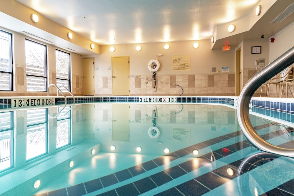 Hampton Inn St. Joseph - photo 21