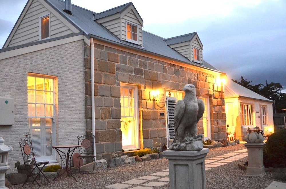 Mulberry Cottage B&B — 4-Star Luxury Hotel in Richmond, Australia