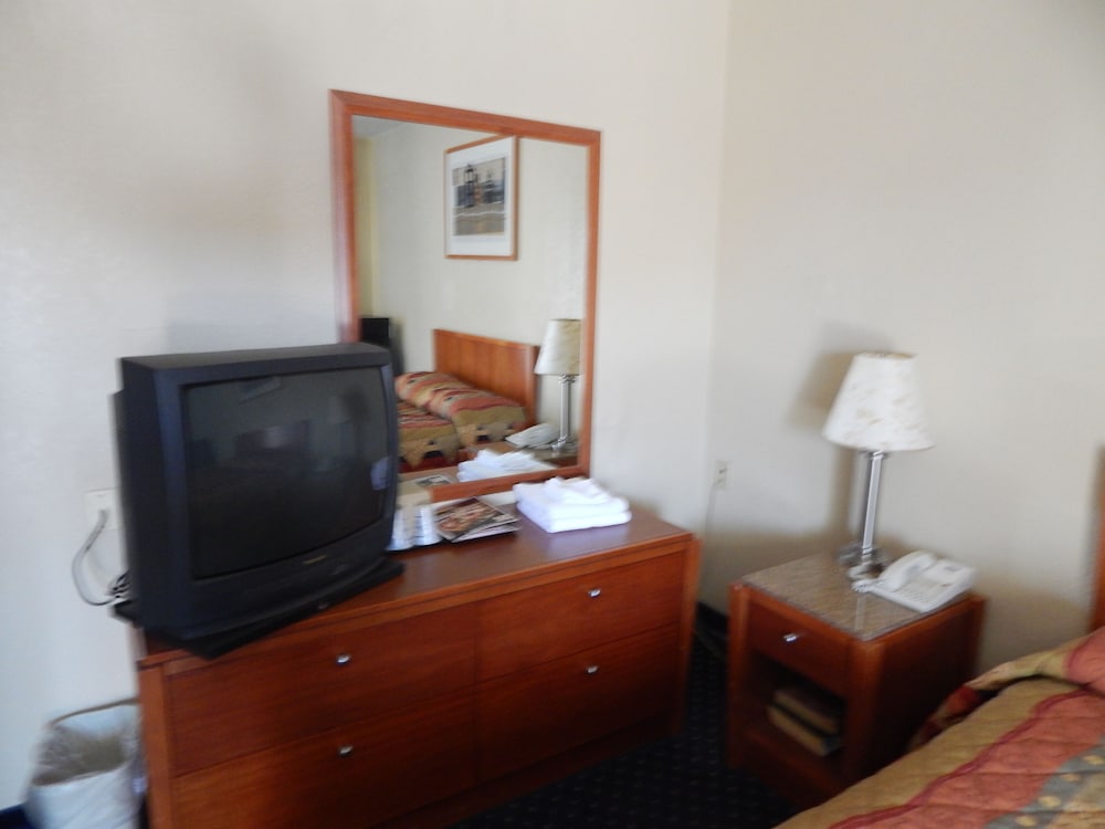Bay Bridge Inn - photo 11