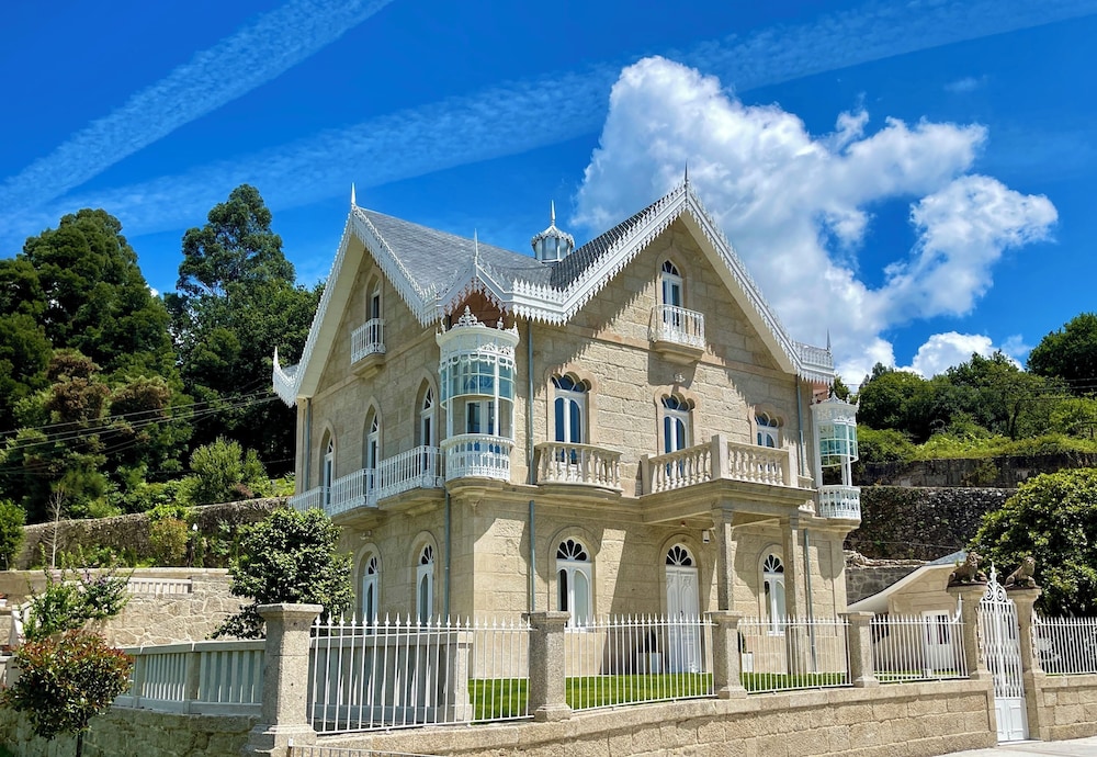 Villa Boutique 1880 — 4-Star Luxury Hotel in Lama, Spain