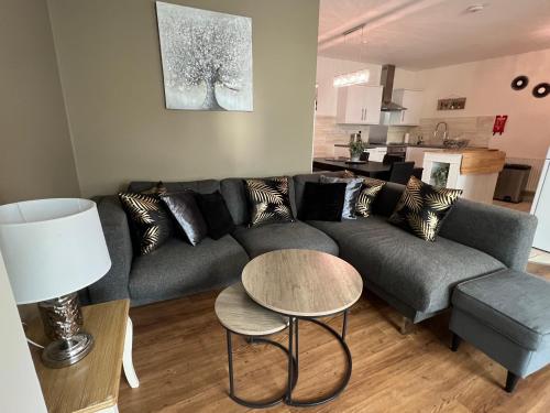 3 BD Ground Floor Lovely and Spacious Apt on the Edge of Glastonbury and Street — 4-Star Luxury Hotel in Street, United Kingdom