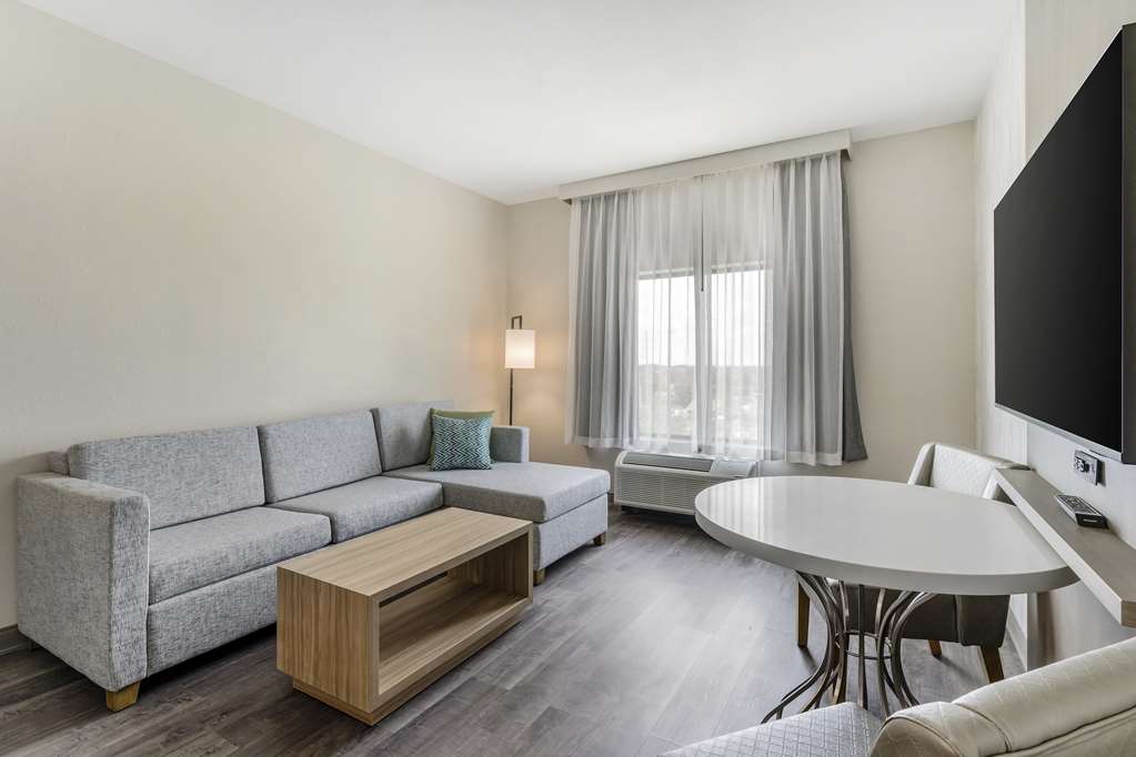 Best Western Plus Winter Haven Inn Suites - photo 35