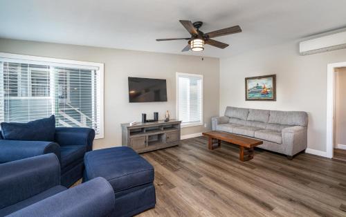 129 Opal Ave B — Newport Beach — photo 3