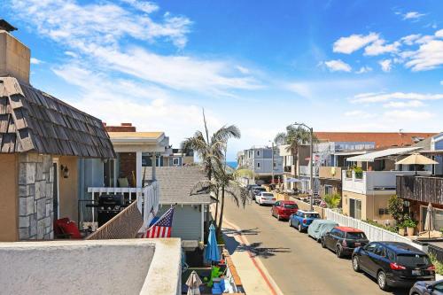 Newport Retreat B Walk to Sandy Beaches in Newport Beach, United States