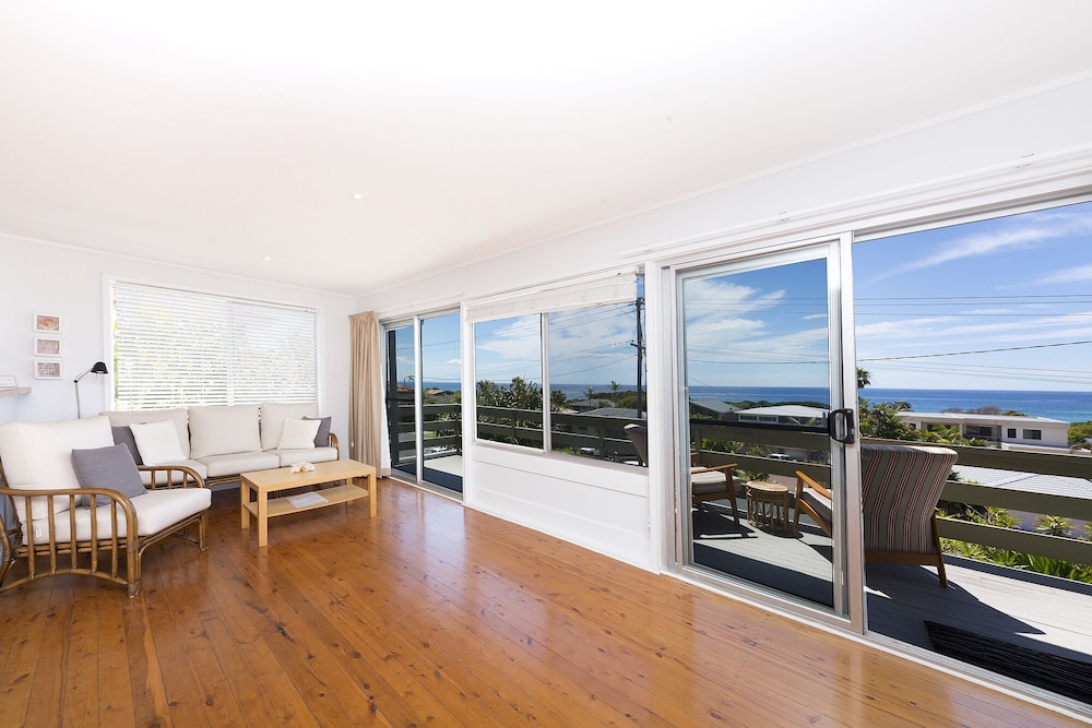 Beach Cottage linen not included — 4-Star Luxury Hotel in Forster, Australia