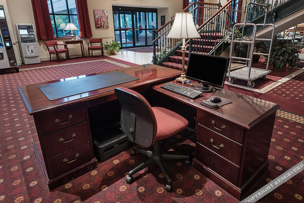 Clarion Hotel & Conference Center - photo 21