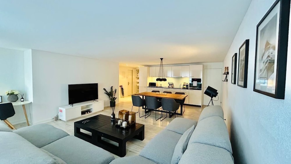 Paradeplatz Apartment by Airhome — 4-Star Luxury Hotel in Zurich, Switzerland