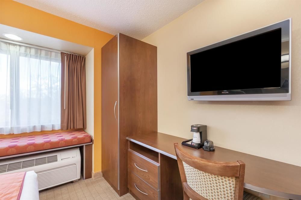 Microtel Inn & Suites by Wyndham Verona - photo 9