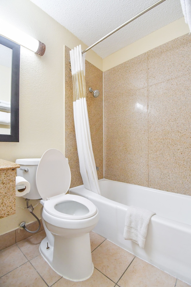 OYO Hotel Tyler Northwest Mineola Hwy - photo 29