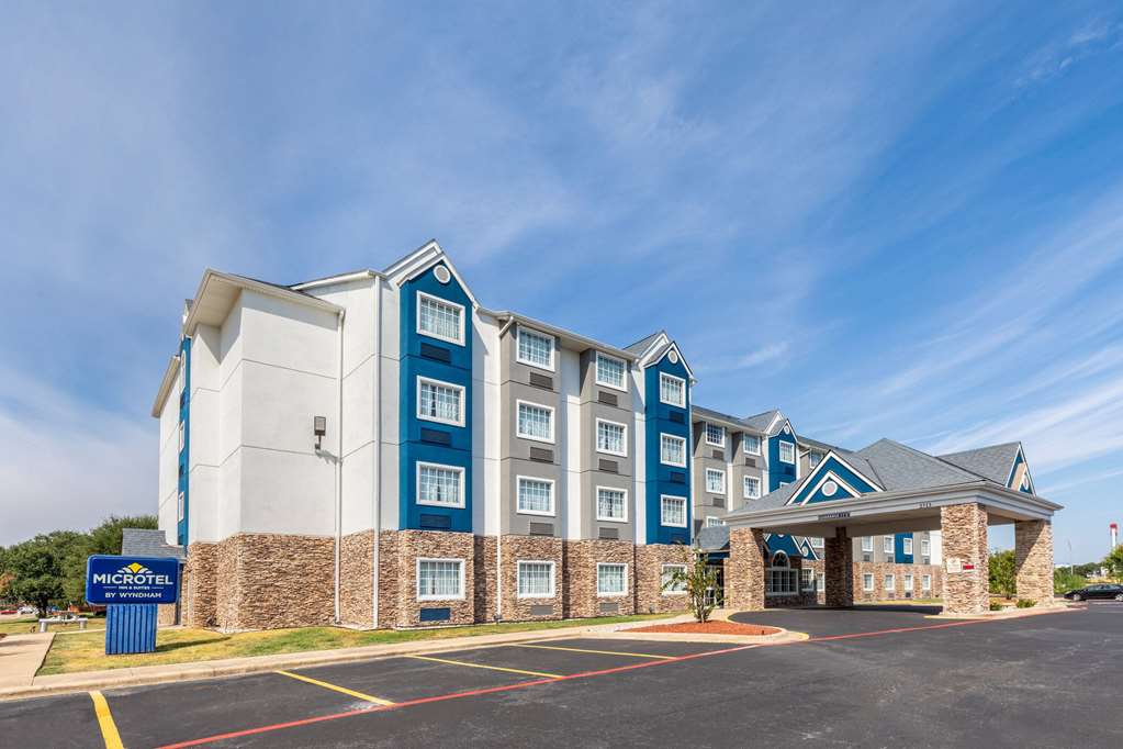 Microtel Inn & Suites by Wyndham Bossier City - photo 7