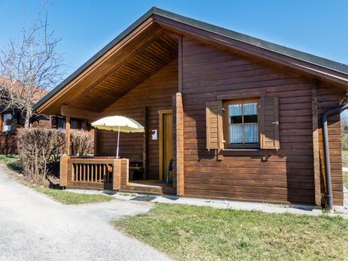 Ferienhaus Nr 14 Typ A Feriendorf Jägerpark Bayerischer Wald — hotel in Viechtach