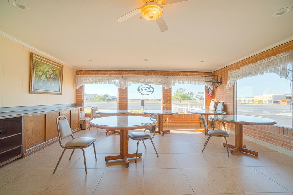 Vali Ho Motel By OYO Weslaco Mercedes - photo 8