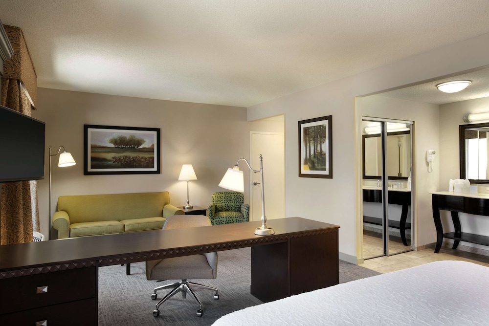 Hampton Inn & Suites Mahwah - photo 12