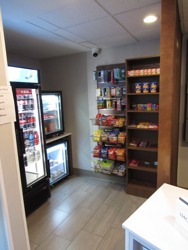 Holiday Inn Express & Suites South Lincoln by IHG - photo 59