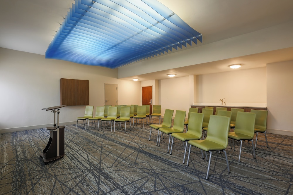 Holiday Inn Express Burlington by IHG - photo 69