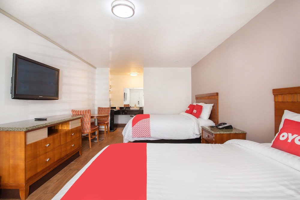 OYO Hotel Palmdale Antelope Valley - photo 11