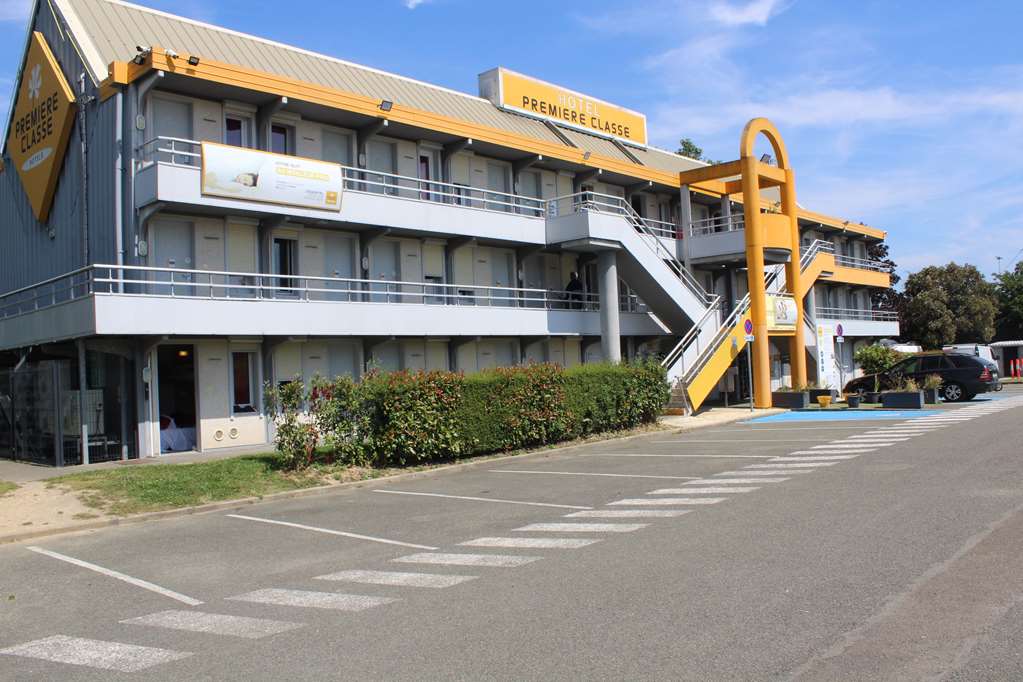 Premiere Classe St Quentin En Yvelines Elancourt — Trappes