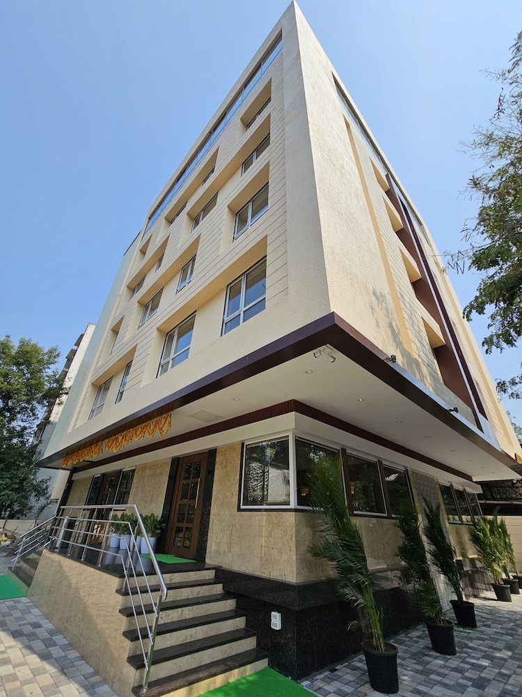 Treebo Trend Golden Nest in Thane, India