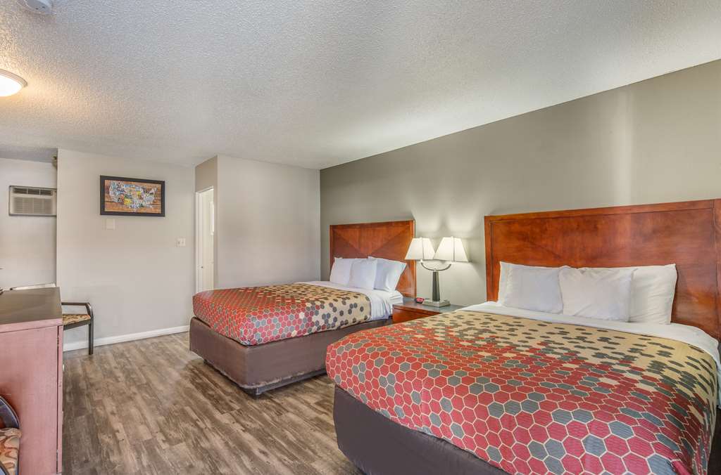 Econo Lodge Inn & Suites Yreka - photo 11