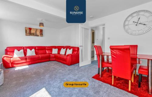Springhill Townhouse Invoice And Reduced Price Only Via Sunrise Short Lets Dundee 3 Bedrooms 2 Kings 1 Single Great Views Newly Refurbished Free Parking Free Wifi River View Dock Eden Views And Only 5 Mins To Stannergate Ports — 4-Star Luxury Hotel in Dundee, United Kingdom
