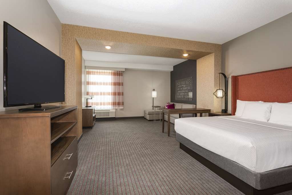La Quinta Inn & Suites by Wyndham South Jordan - photo 16