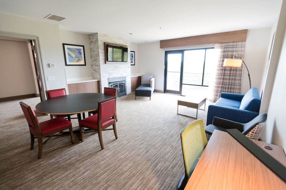 Holiday Inn Express Suites Lexington NwVineyard - photo 5