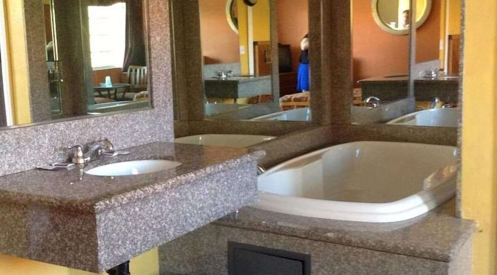 Coast Motel - photo 19