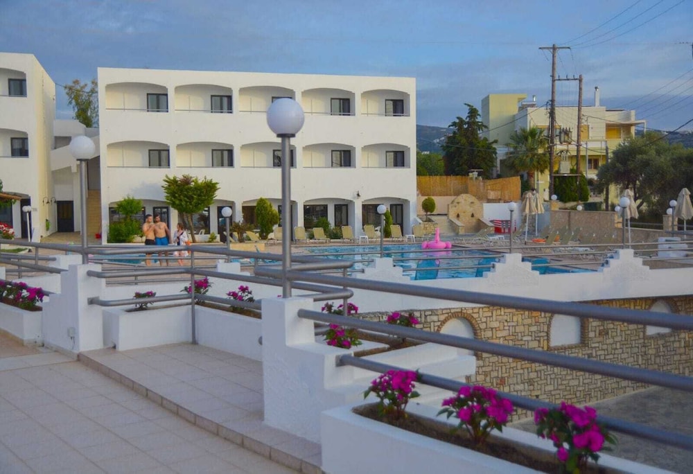 Golden Sun Hotel — hotel in Daratsos