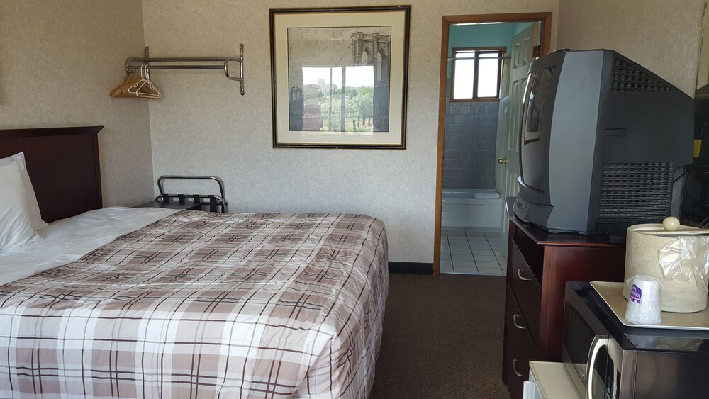 Richland Inn and Suites - photo 8