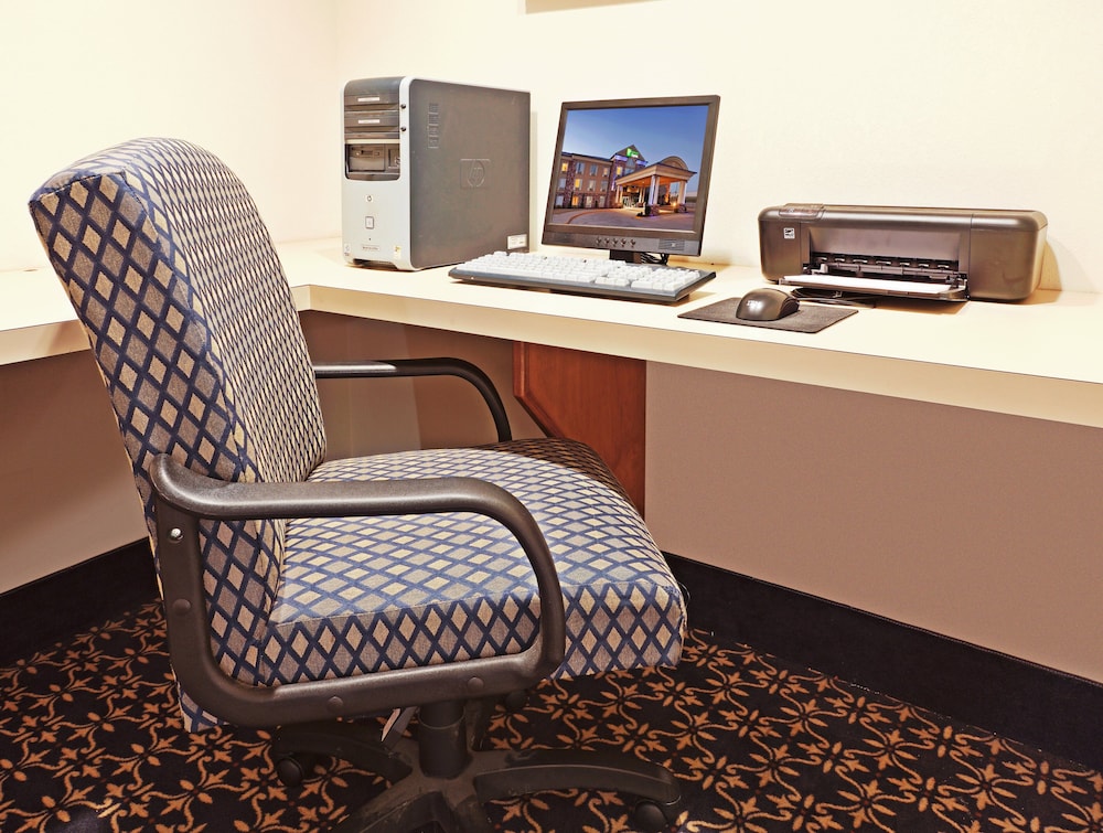 Holiday Inn Express Hotel & Suites Mountain Home by IHG - photo 19