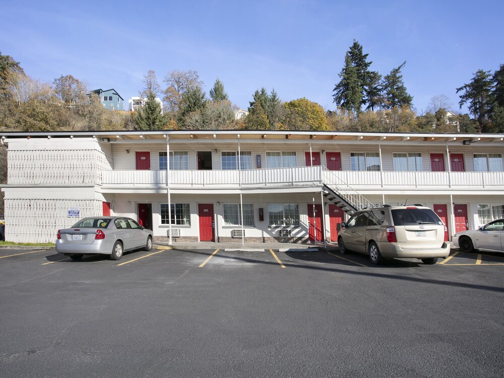 OYO Hotel Kalama - photo 21