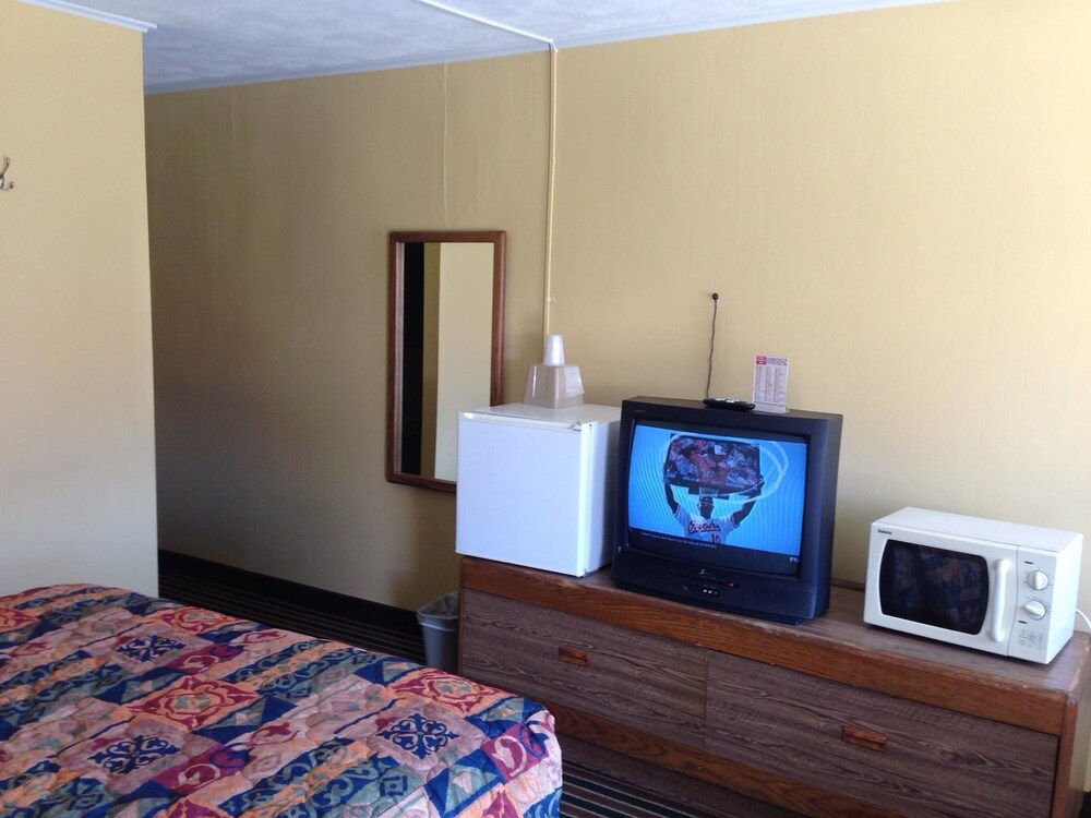 Family Budget Inn - photo 12