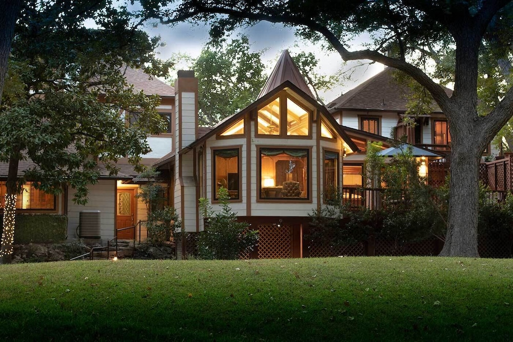 Creekhaven Inn & Spa in Wimberley, United States